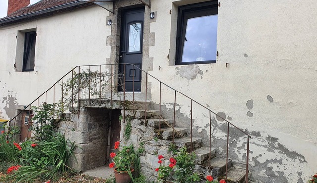 Spacious Apartment in a Bourbonnaise Longère Near Château de Bellenaves