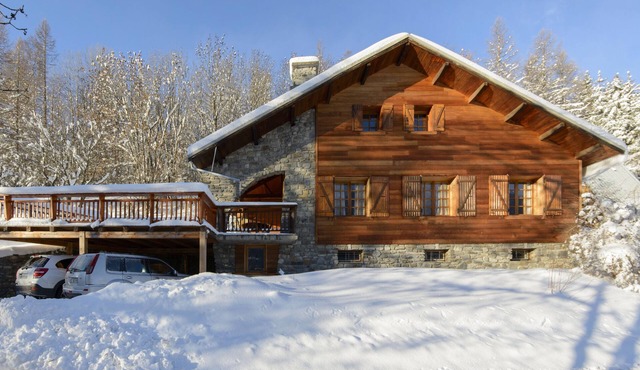 Spacious Chalet Mont Milo near the slopes, sauna, games room & 22 kW EV charger