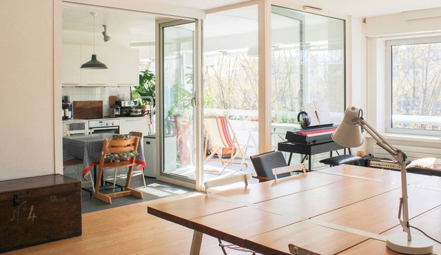 Spacious cocoon with a terrace view on the canal