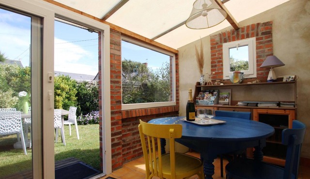 Spacious cottage with terrace and garden, 10 km from D-Day beach