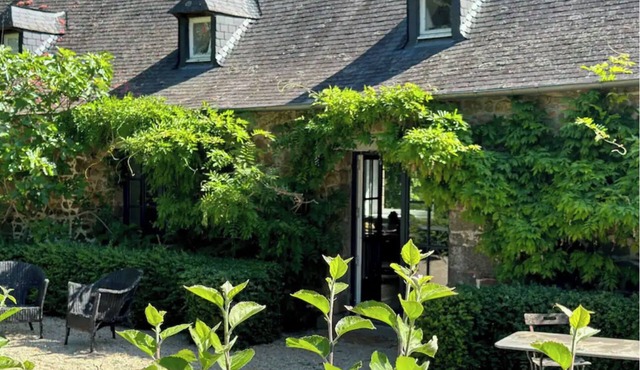 Spacious Country House nestled in Chateau Gardens