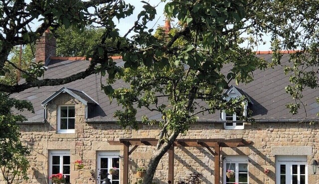 SPACIOUS Family Farmhouse in 3 ACRES with STUNNING VIEWS, EXCLUSIVE USE.