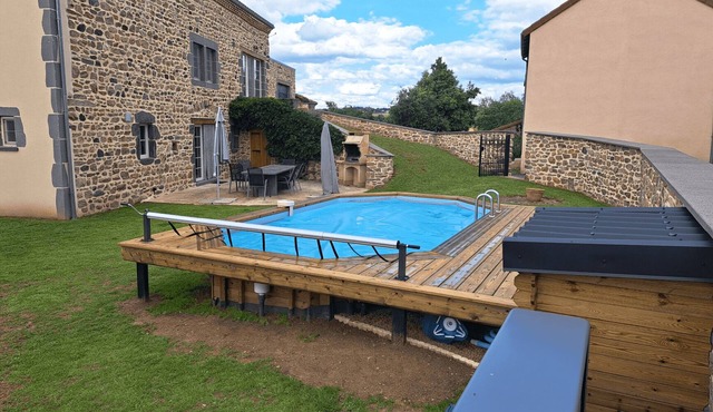 Spacious gite for 12 in Espalem in the Auvergne, well-equipped with swimming pool, close to the A75 motorway.