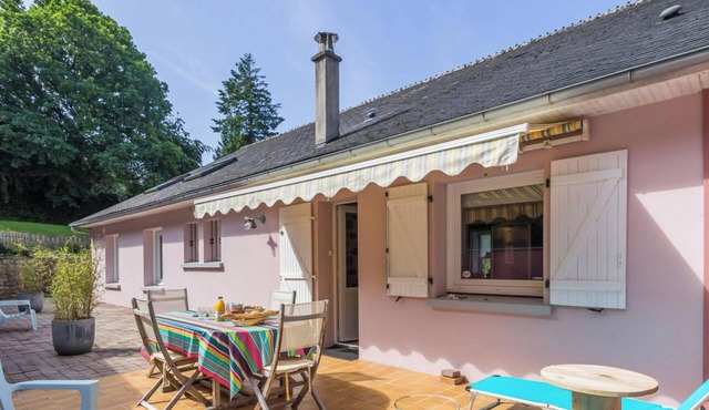 Spacious house near Cherbourg with enclosed garden and pets allowed