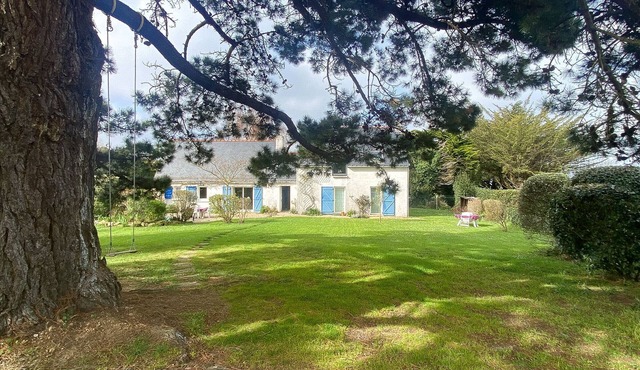 Spacious house 6-8 people, beach & Logeo port 200m, garden and terrace