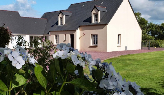 Spacious house with enclosed garden in Yvetot-Bocage