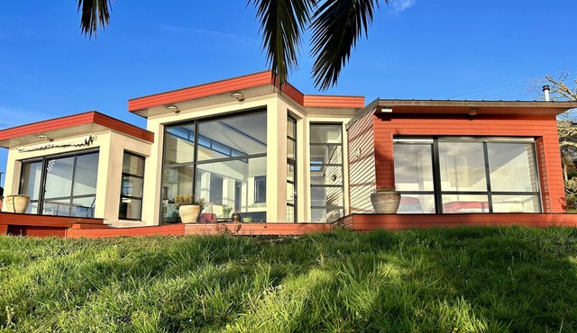 Spacious house with breathtaking sea views