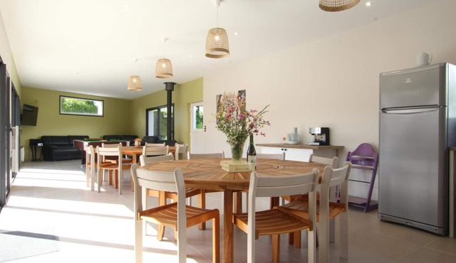 Spacious house with heated pool and pets allowed