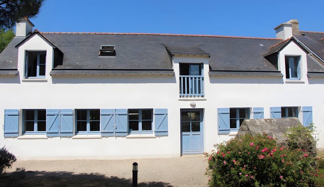 Spacious Maison Kerlui by the Sea, 12 Guests, Quiet Setting, Near Beaches