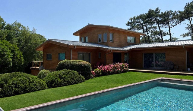 Spacious villa with exotic wood terrace - 10 guests