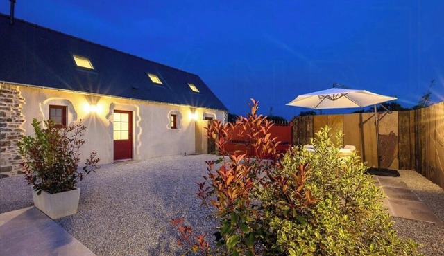Stone cottage with spa in the heart of Cotentin