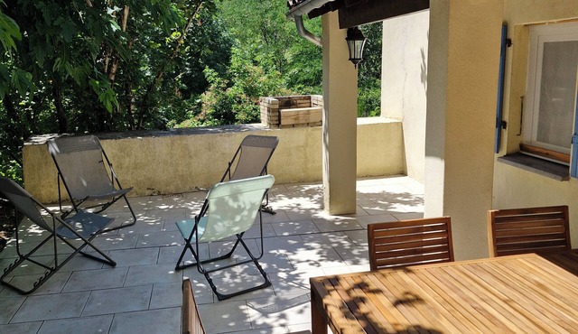 Stone house in southern Ardèche. Calm and cool in summer! Pets allowed