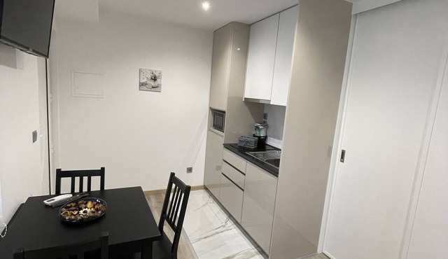 STUDIO 12 - Quiet ground floor, sleeps 1 to 2