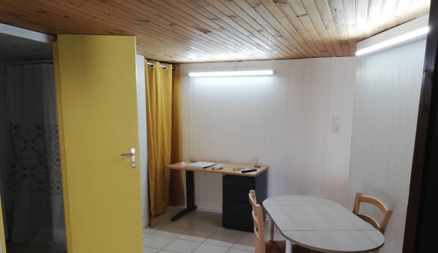 Studio 25m ² at the edge of the Loire 3 minutes from the Belleville power station