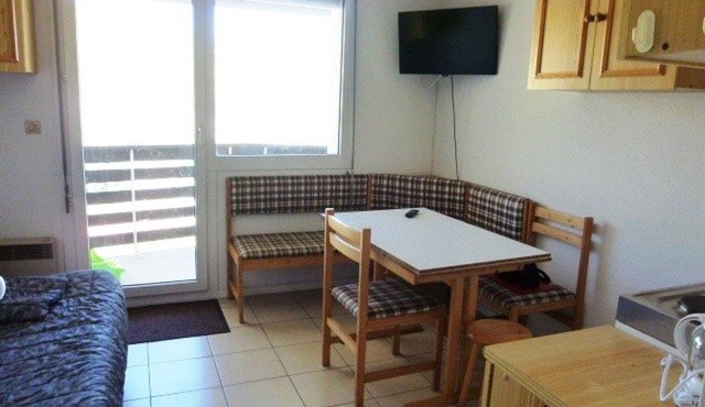 Studio 4 pers, near slopes with balcony and parking