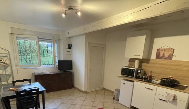 Studio apartment near Joigny