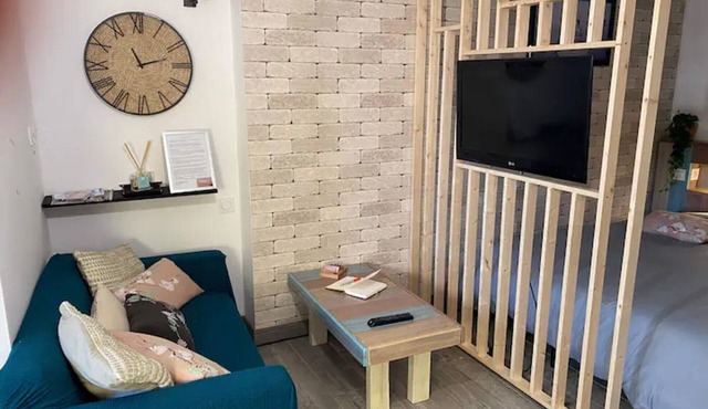 Studio Apartment 'La Noisette' with Private Terrace, Private Garden and Wi-Fi