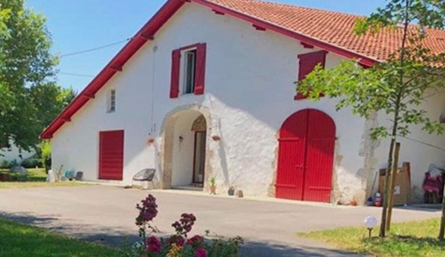 Studio Apartment 'La Grange De Larbaigt' with Private Terrace, Shared Garden and Wi-Fi