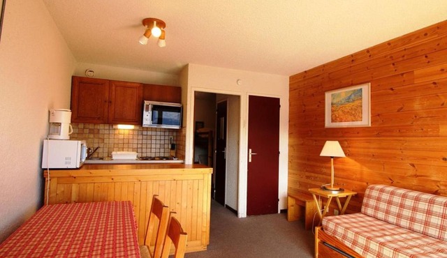 Studio cabine 4 pers, pieds des pistes, proche commerces, balcon, vue sur montagnes - FR-1-297-30
