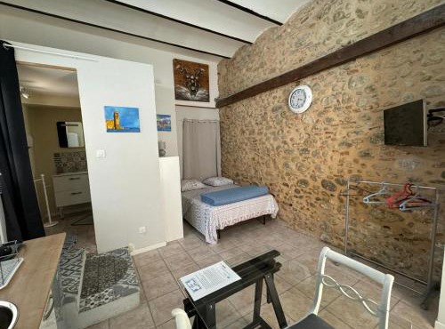 Studio centre ville du Boulou pour 2 personnes- check in 18h 20h check out 11h max juillet-aout 1 semaine minimum