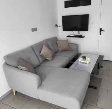 Studio entier avec WiFi, Smart TV, proche Douai