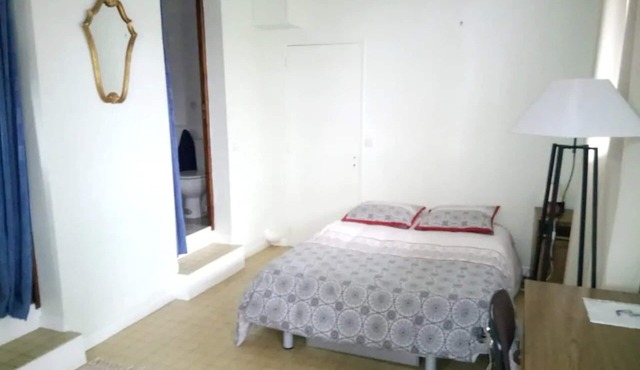 Studio furnished in the forest of Fontainebleau, 2/4 people, Paris, Disneyland.