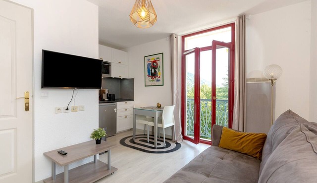 Studio Le Splendid 3-Star Hotel with Mountain View, Shared Garden and Wi-Fi