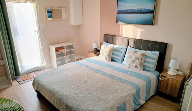 Studio meublé, WI-FI à 10 minutes des plages, linge fourni