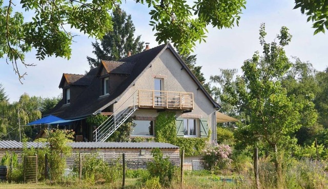 Studio on the banks of a Sologne pond, near Chambord and the Loire.