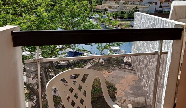 Studio with Cabin for 4 – Marina View, Beach Just Steps Away, with Elevator Access