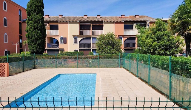 Studio with pool and parking - 4 guests