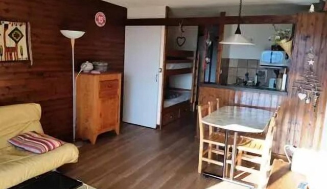 Studio with Private Bathroom for 4 People