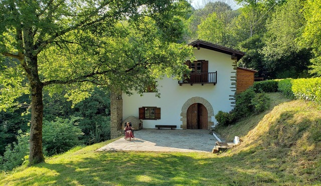 Stunning Basque farmhouse near Cambo surrounded by mountains 25 minutes from the sea