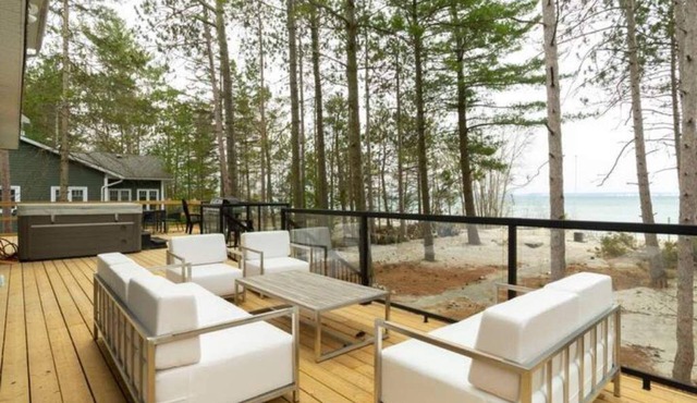 Stunning Beachfront Cottage: Private Beach, Hot Tub in Tiny