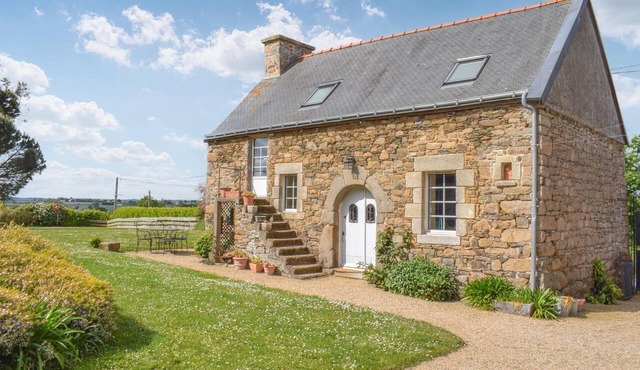 Stunning home in Pleudaniel