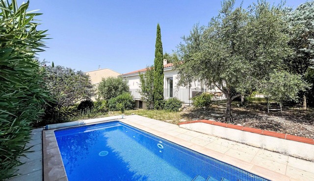 Stunning private villa for 6 guests with private pool, WIFI, A/C, TV and patio