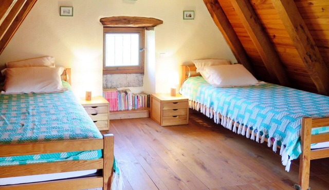 Stunning private villa for 4 guests with TV, terrace, pets allowed and panoramic view