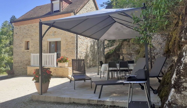 Stunning private villa for 4 guests with WIFI, TV, terrace and parking