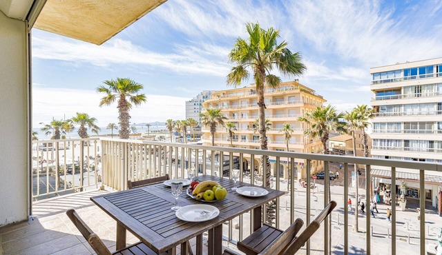 Stunning Sea View, Central F2 Apartment with 17 m² Terrace