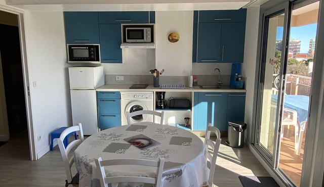 Sunny T2 with AC and parking near Canet Beach