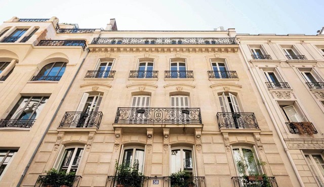 Superb AC- 2BDR apartement Montaigne/Arc de Triomphe