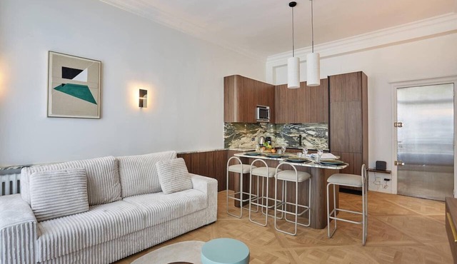 Superb Apartment on the Champs Elysees
