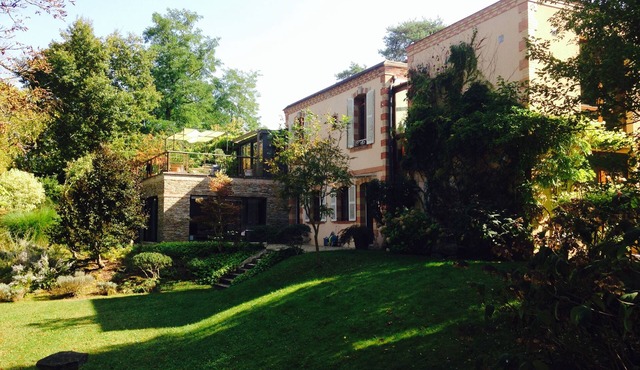 Superb architect-designed villa in Fontainebleau -1h from Paris