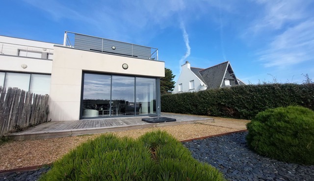 Superb new architect villa, facing Teven beach