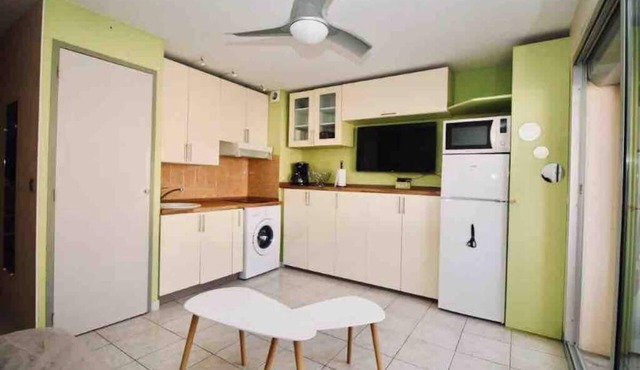 Superb T2 near beach with parking and swimming pool