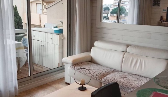 T2 apartment with splendid view of the Marina and parking included 2QMAR15
