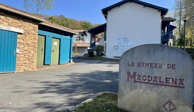 T2 confortable à Cambo avec piscine et parking - FR-1-495-82