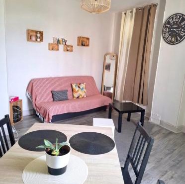 T2 lumineux avec terrasse privée et parking gratuit