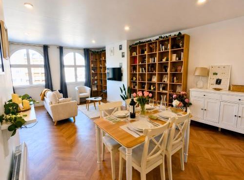 T3 61m2, Hypercentre, vue Fontaine Chaude, bureau