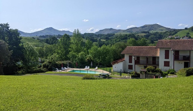 T3 proche d'Espelette dans domaine avec piscine